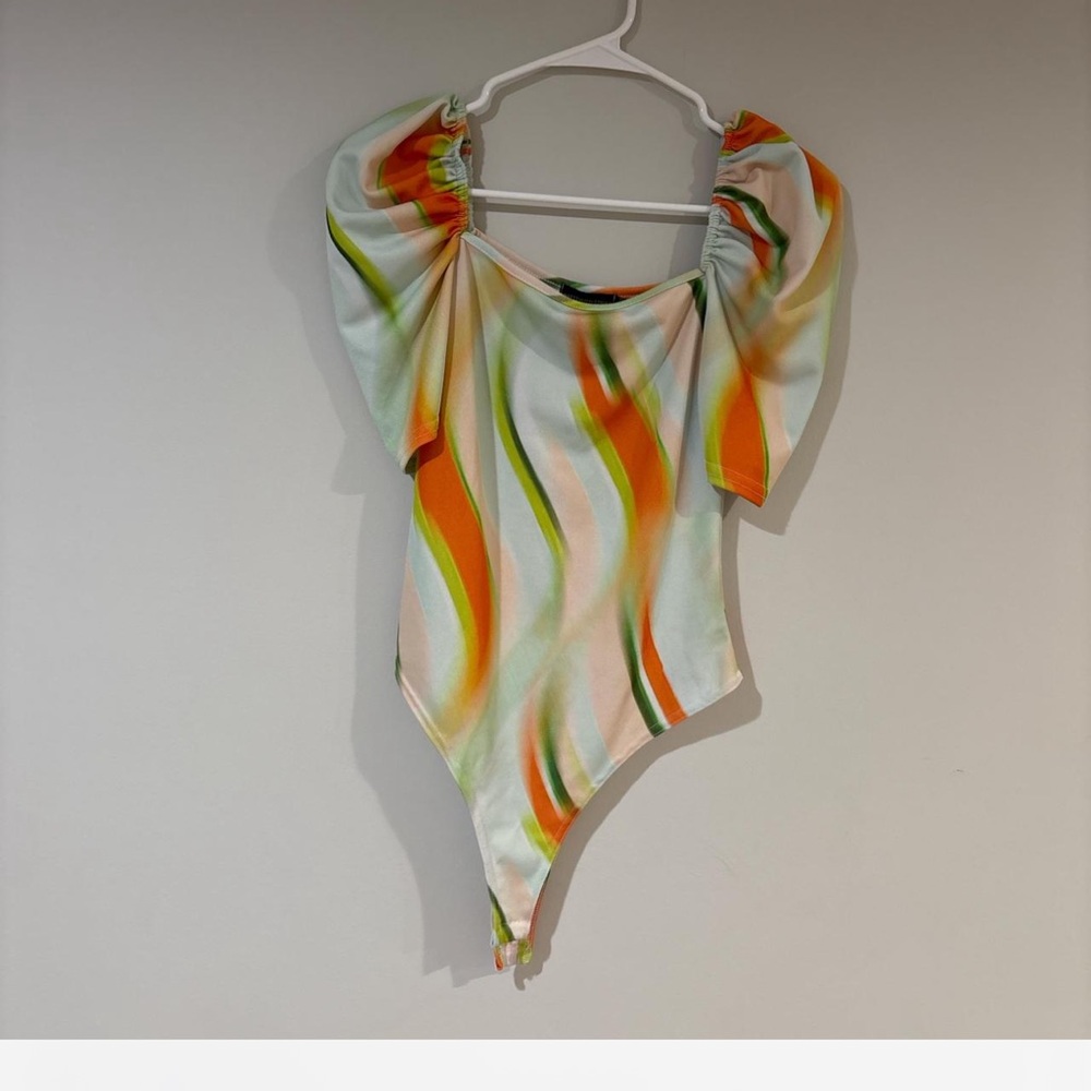 PrettyLittleThing Multicolor Swirl Puff Sleeve Bodysuit Size 4
